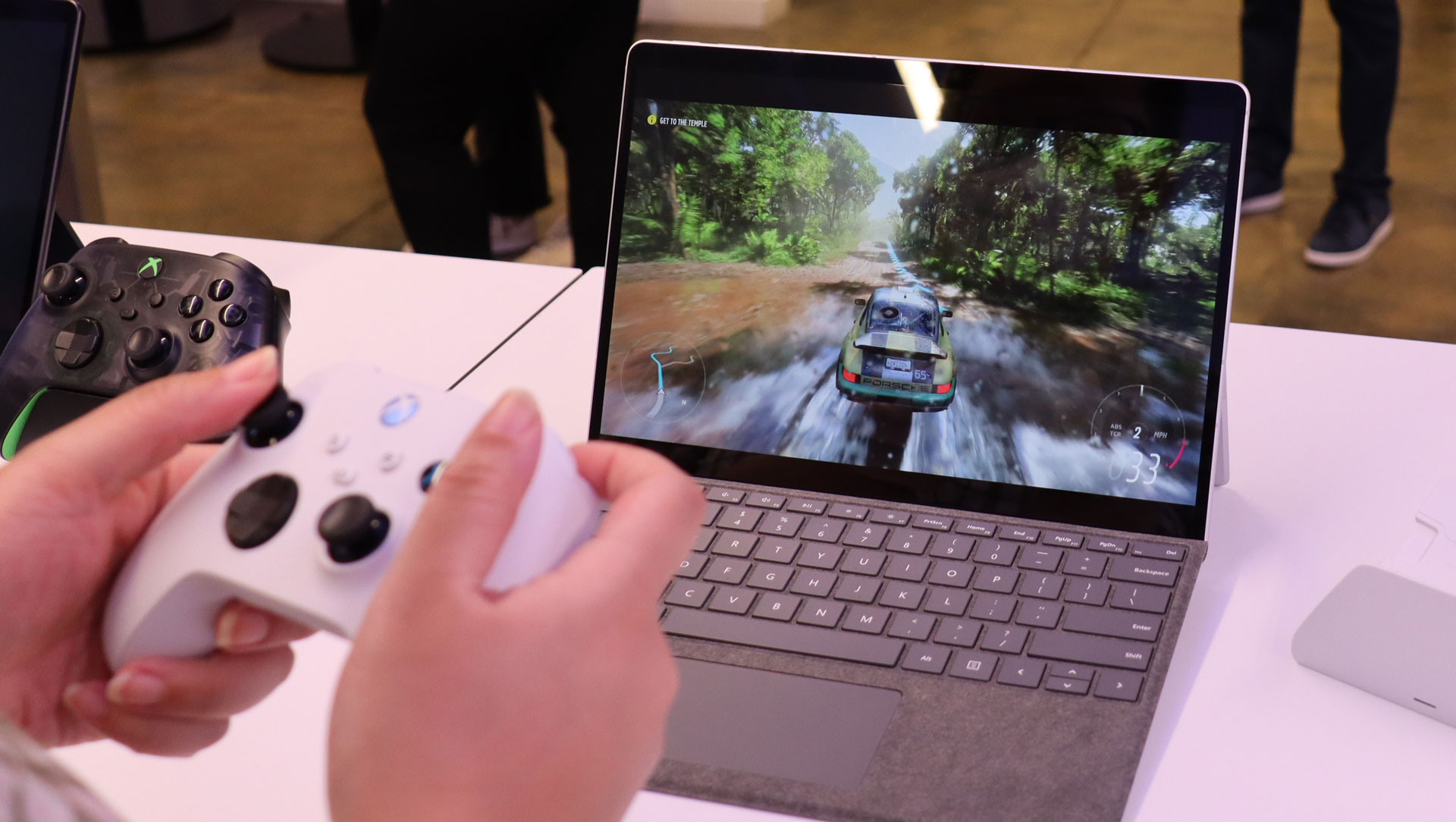 Microsoft Surface Pro 9 5G gaming